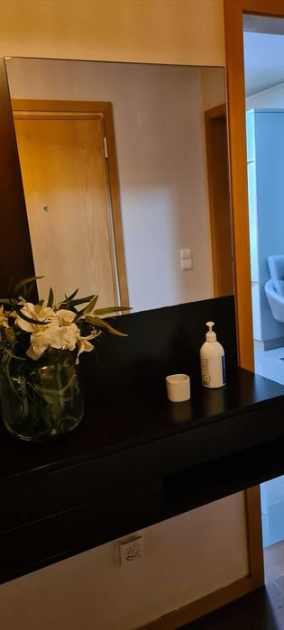 móvel de entrada suspenso em madeira wengue