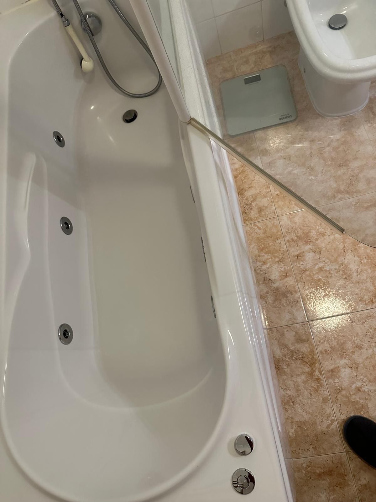 Loiça casa banho, banheira hidromassagem e movel wc