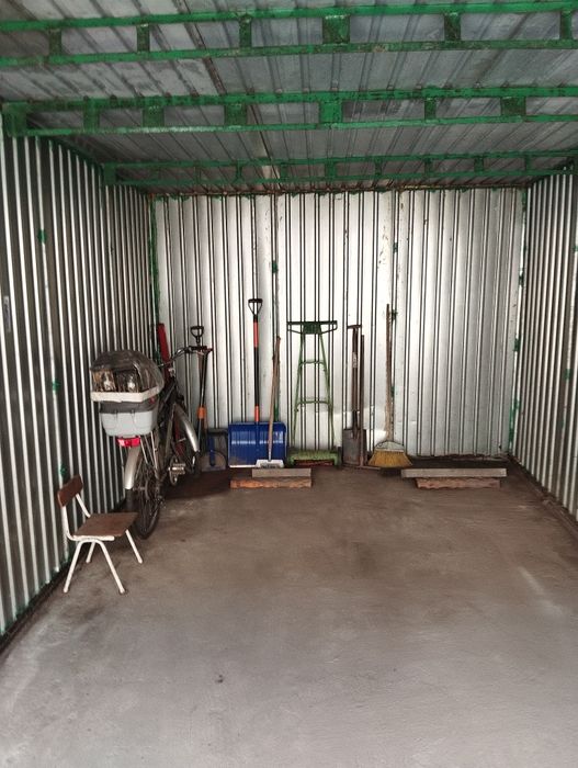 Garaż blaszano-murowany