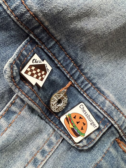 Пін значок «Ческейк»,подарунок шахи