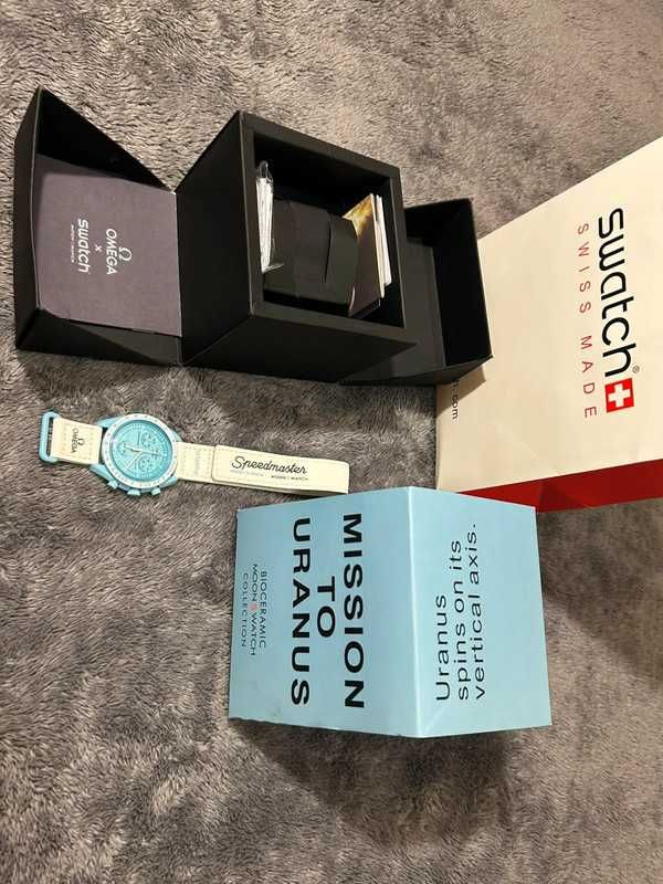 Omega x Swatch Uran SO33L100：Bioceramika z Kosmosu