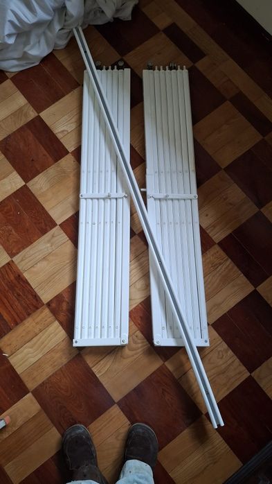 Grade de janela lacada em branco