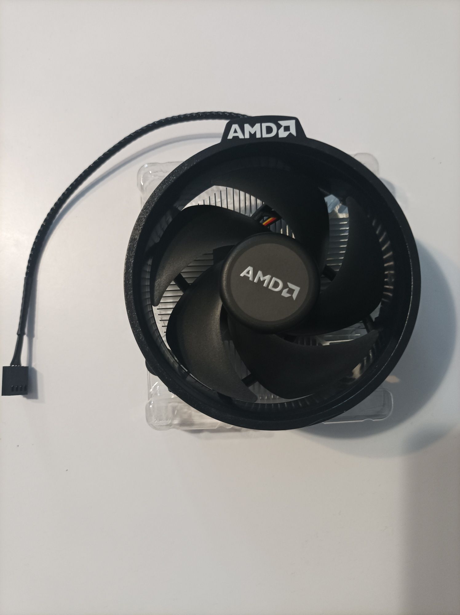 Chłodzenie procesora z radiatorem (AMD)