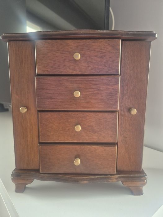 Szkatułka, szafka na biżuterię drewniana, szufladki, wieszak, pierści