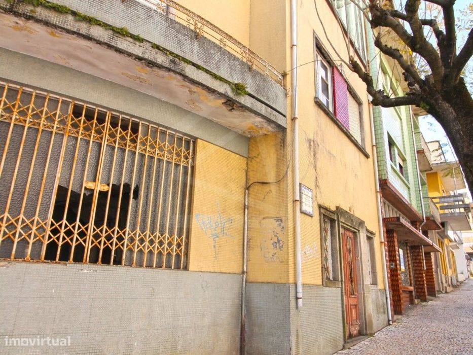 Casa de habitação e comércio em São João da Madeira
