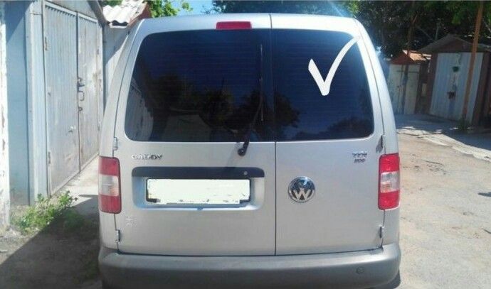 Стекло в правую распашонку с подогревом на Volkswagen Caddy