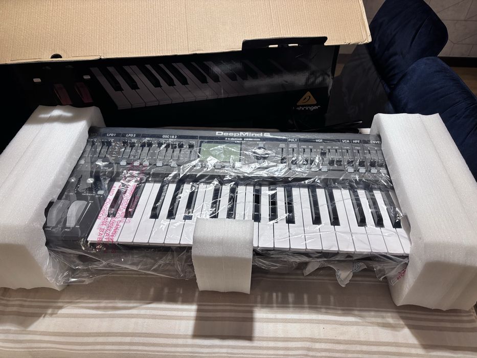 Behringer deepmind 6