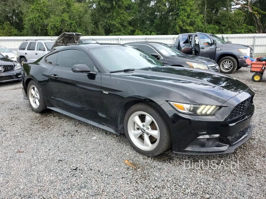 Ford Mustang pali, jeździ   automat, skóry   KUPIONY w transporcie do Polski
