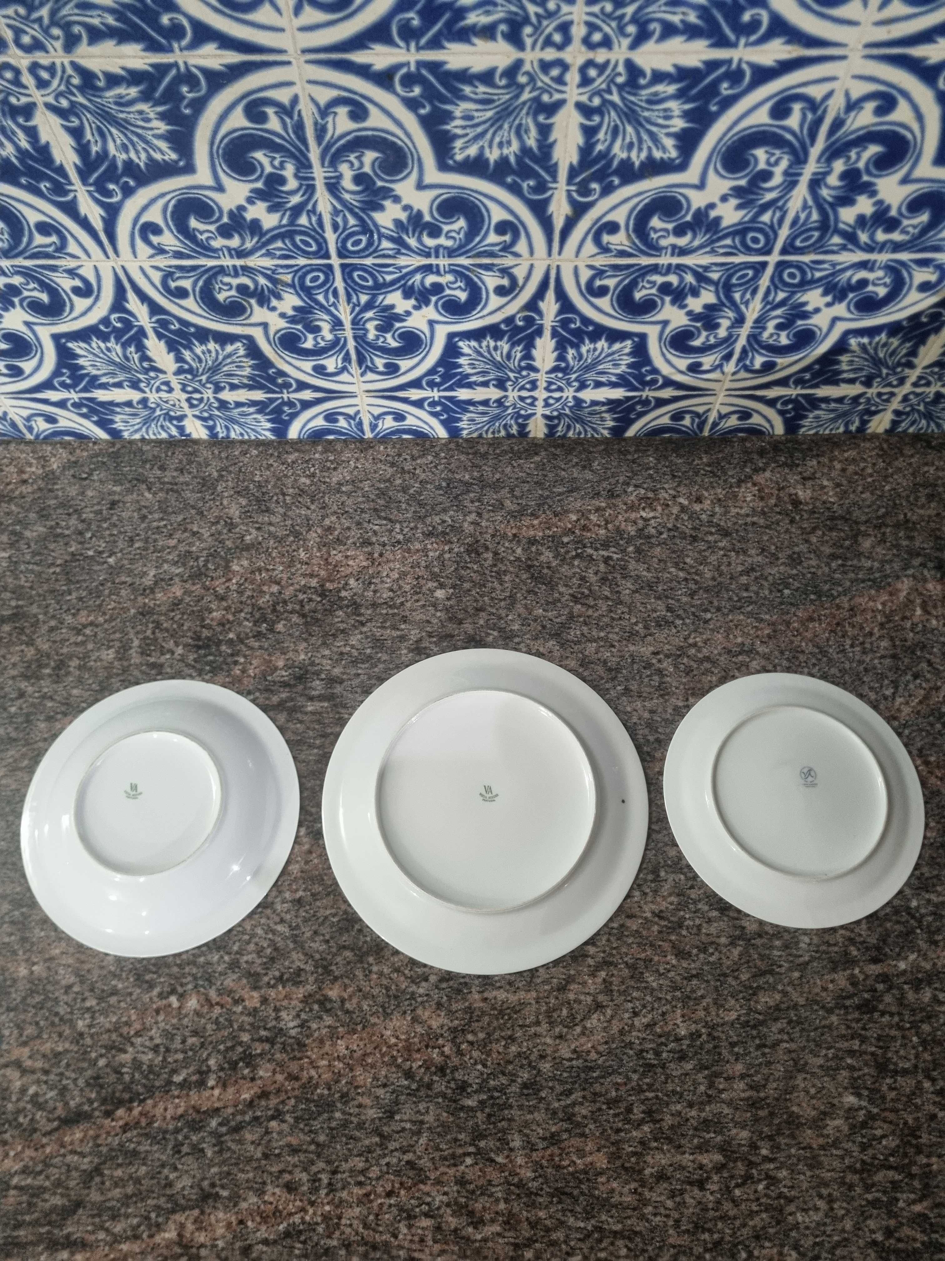 Conjunto de 3 pratos Vista Alegre