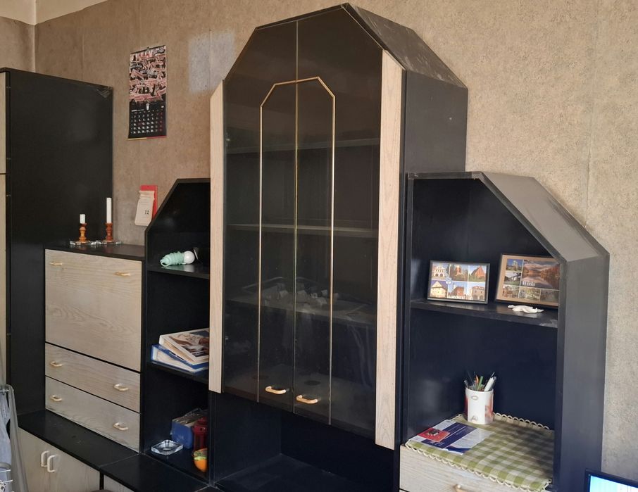 Meblościanka czarno-biała