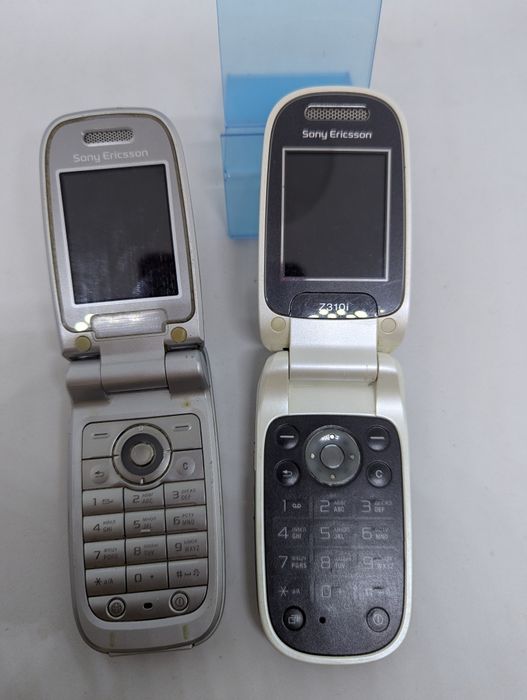 Продам мобільний Sony Z320i/Z310i.