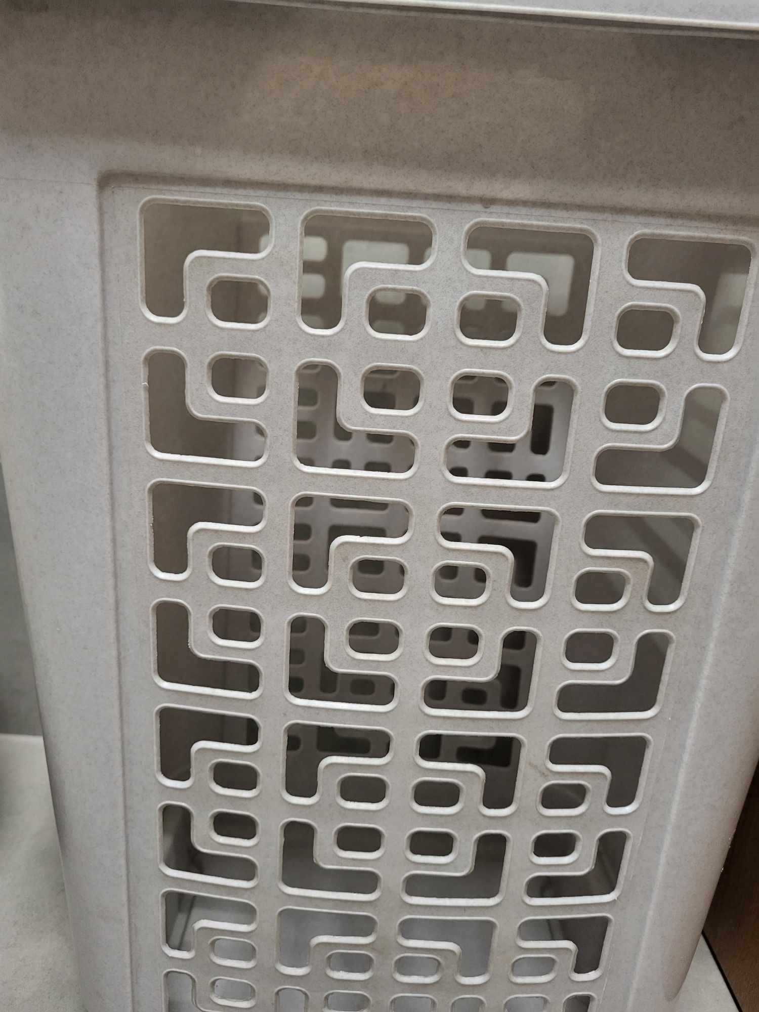 DUŻY kosz na pranie kosz na brudną odzież firmy Rubbermaid
