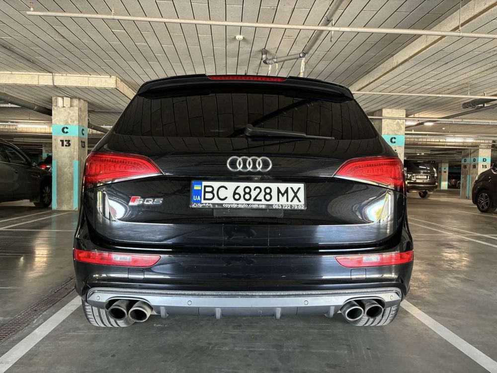 Автомобіль AUDI SQ5