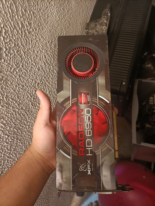 Vendo o lote todo por 15 ou troco por SSD e RAM DDR3 de portátil