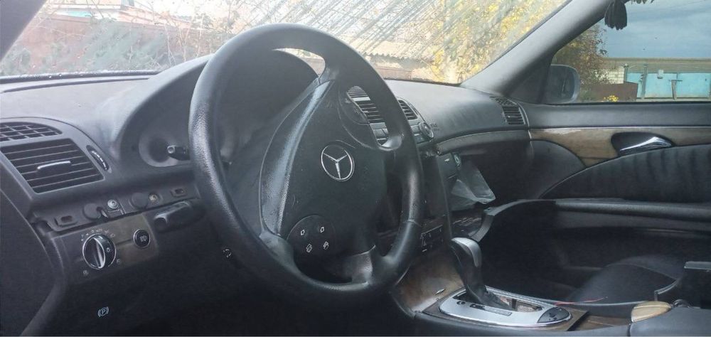Мercedes e320 w211