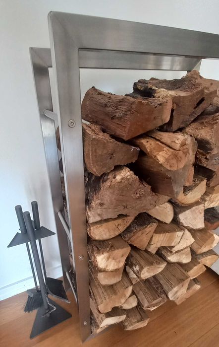 Suporte para lenha moderno