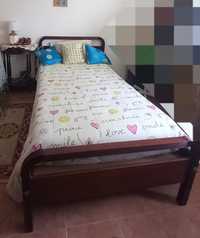 Vendo cama madeira mogno com colchão