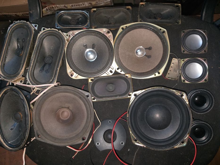 Продам динамик овальный 3вт маленький