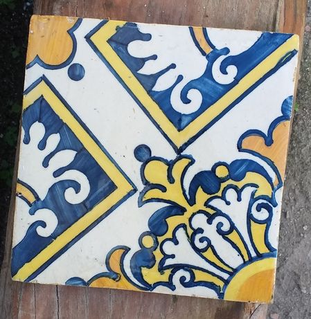 Ladrilho/ azulejo antigo