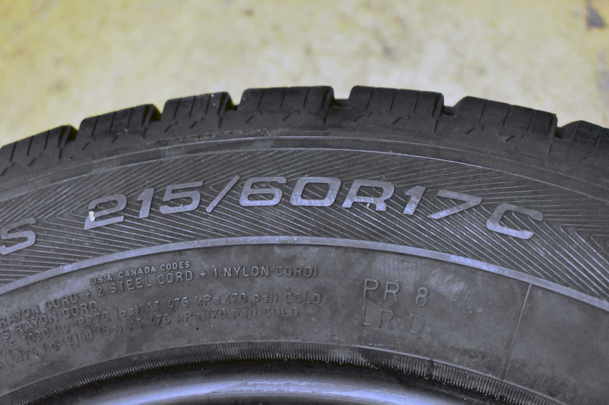 Opona opony zimowe Goodyear Cargo UltraGrip 215/60R17C