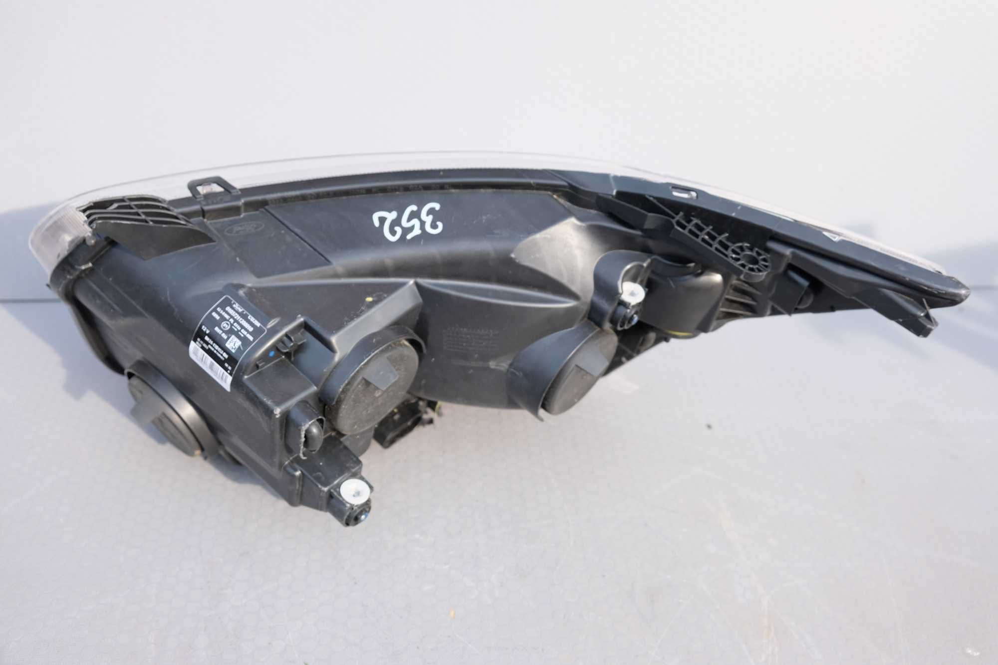 Lampa prawy przód Ford Transit mk8