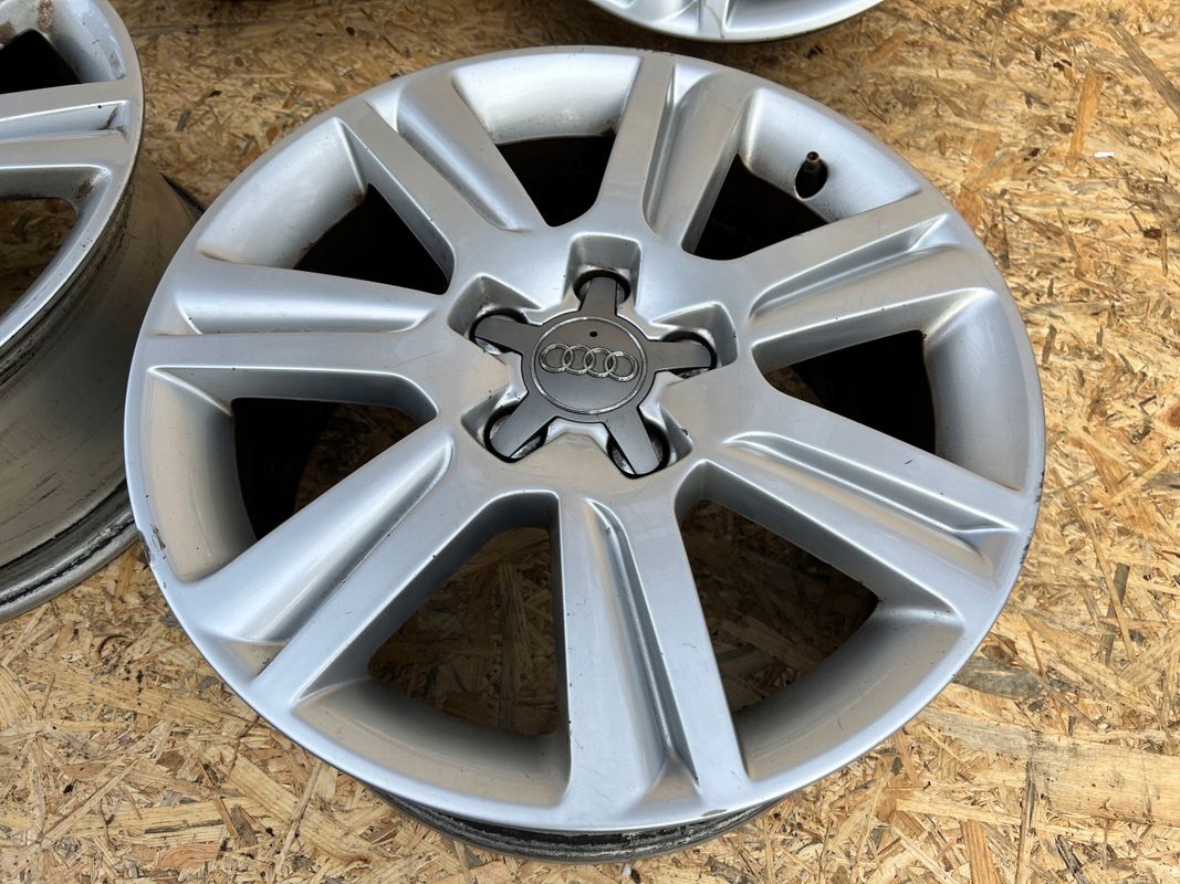 Audi A4 B8 Felgi Aluminiowe 17/7,5Jx17H2 Et45 Komplet Oryginał