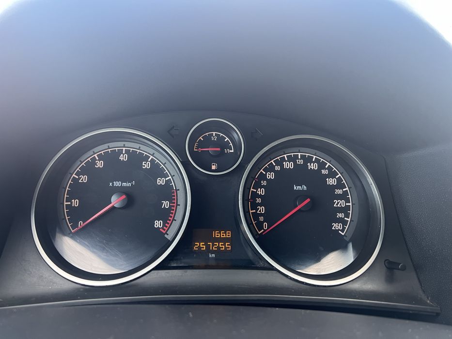 Opel Astra H 1.6 бензин механика хэтчбек