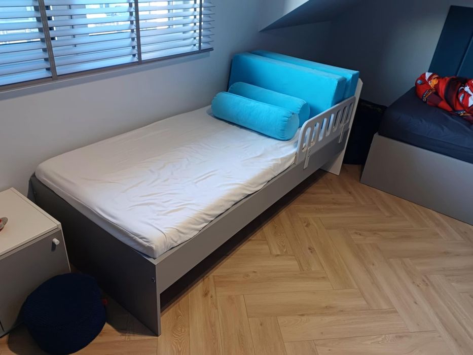 Łóżko 90x200 cm z materacem i dodatkami