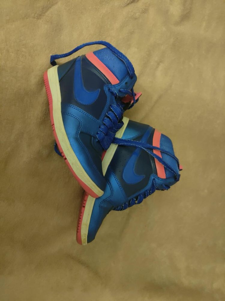 Buty sportowe na koturnie