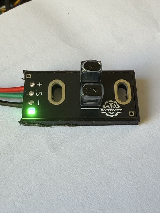 Оптичний датчик з роз'ємом