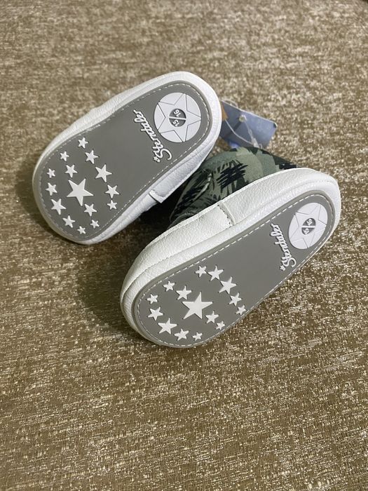 Нові дитячі кросівки