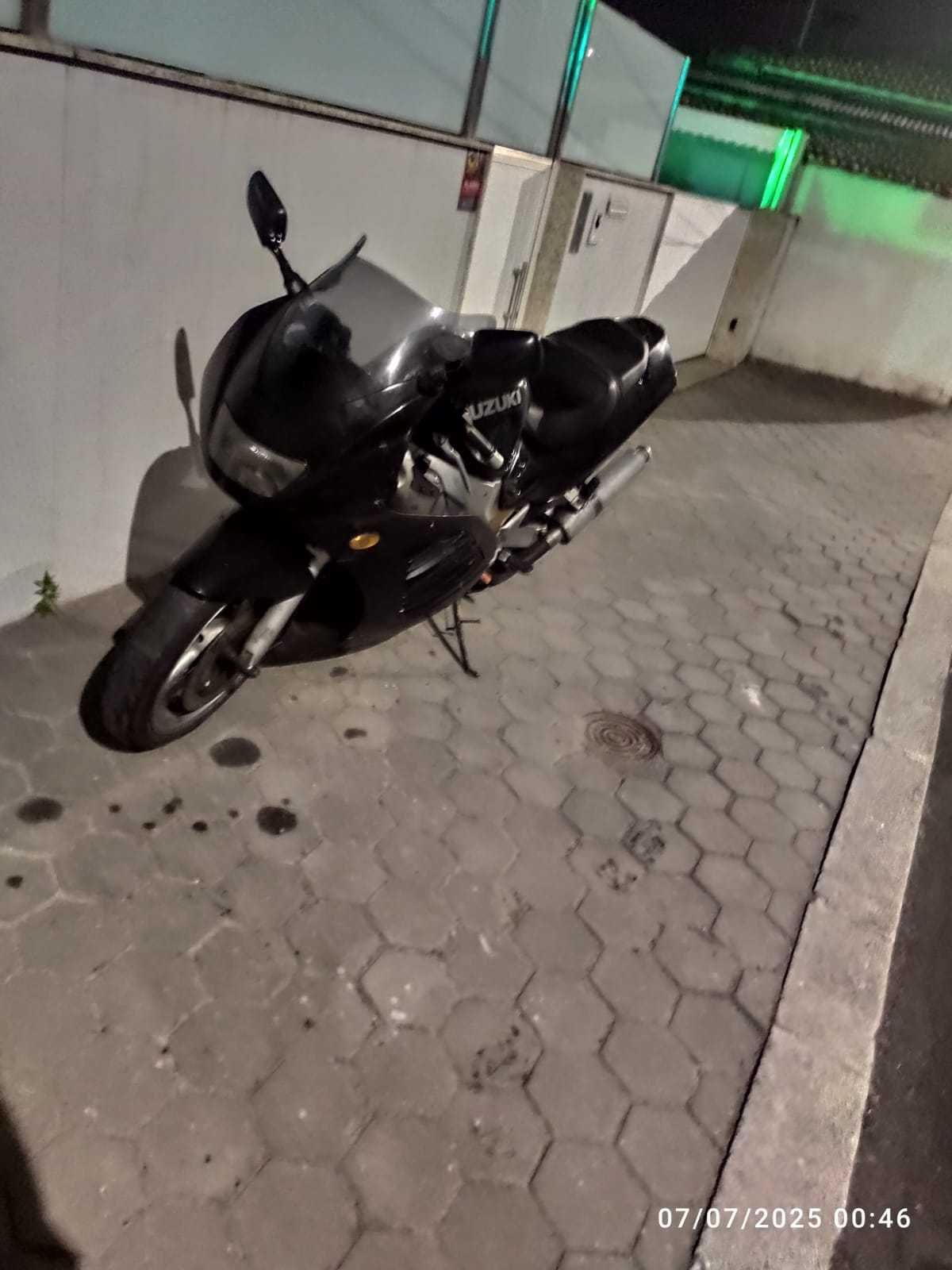 Suzuki RF 900R troco ou vendo.