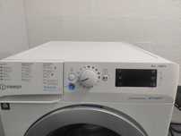 Maquina roupa Indesit 2 anos em muito bom estado com pouco uso
