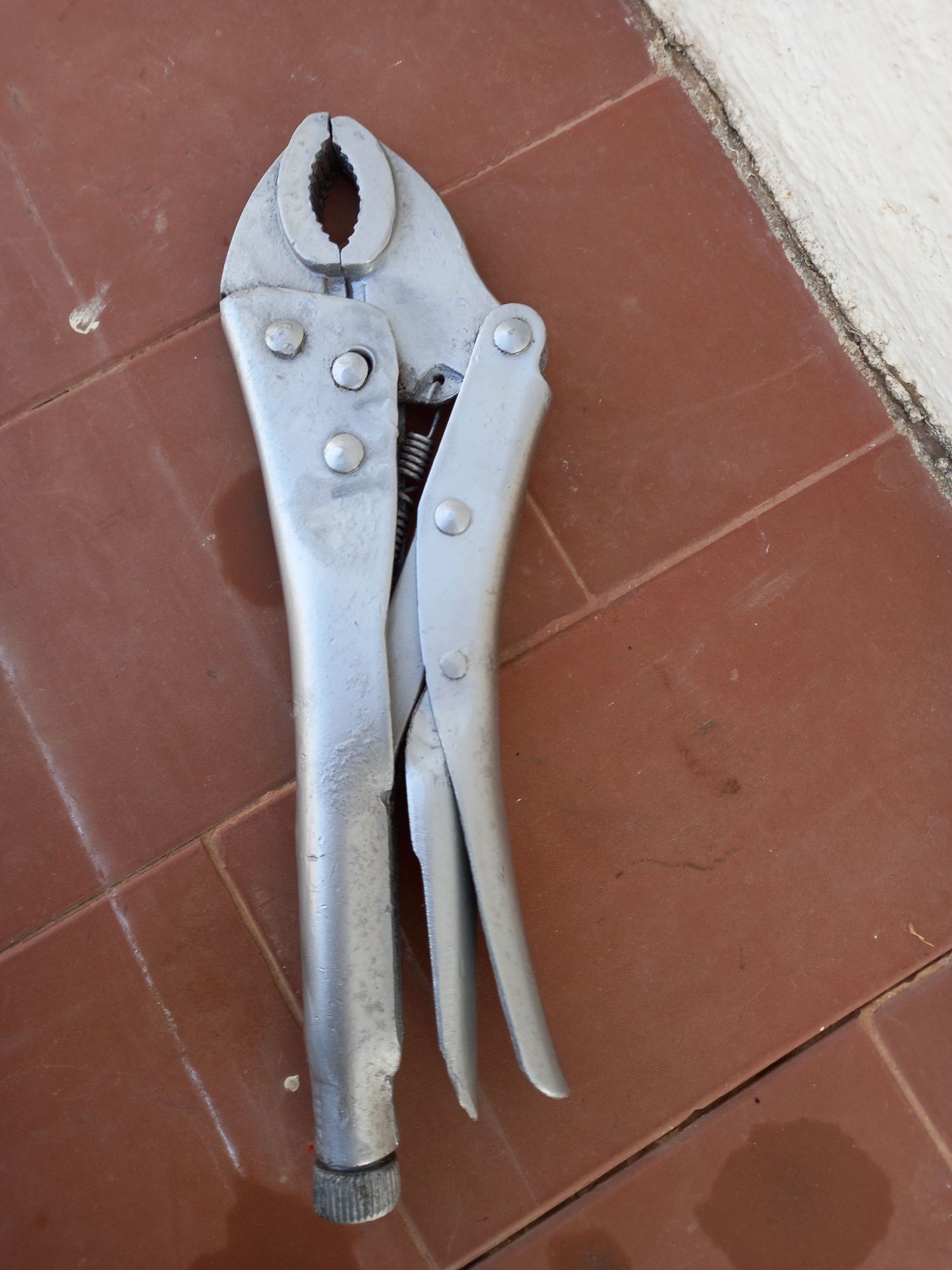 Vendo alicate de pressao