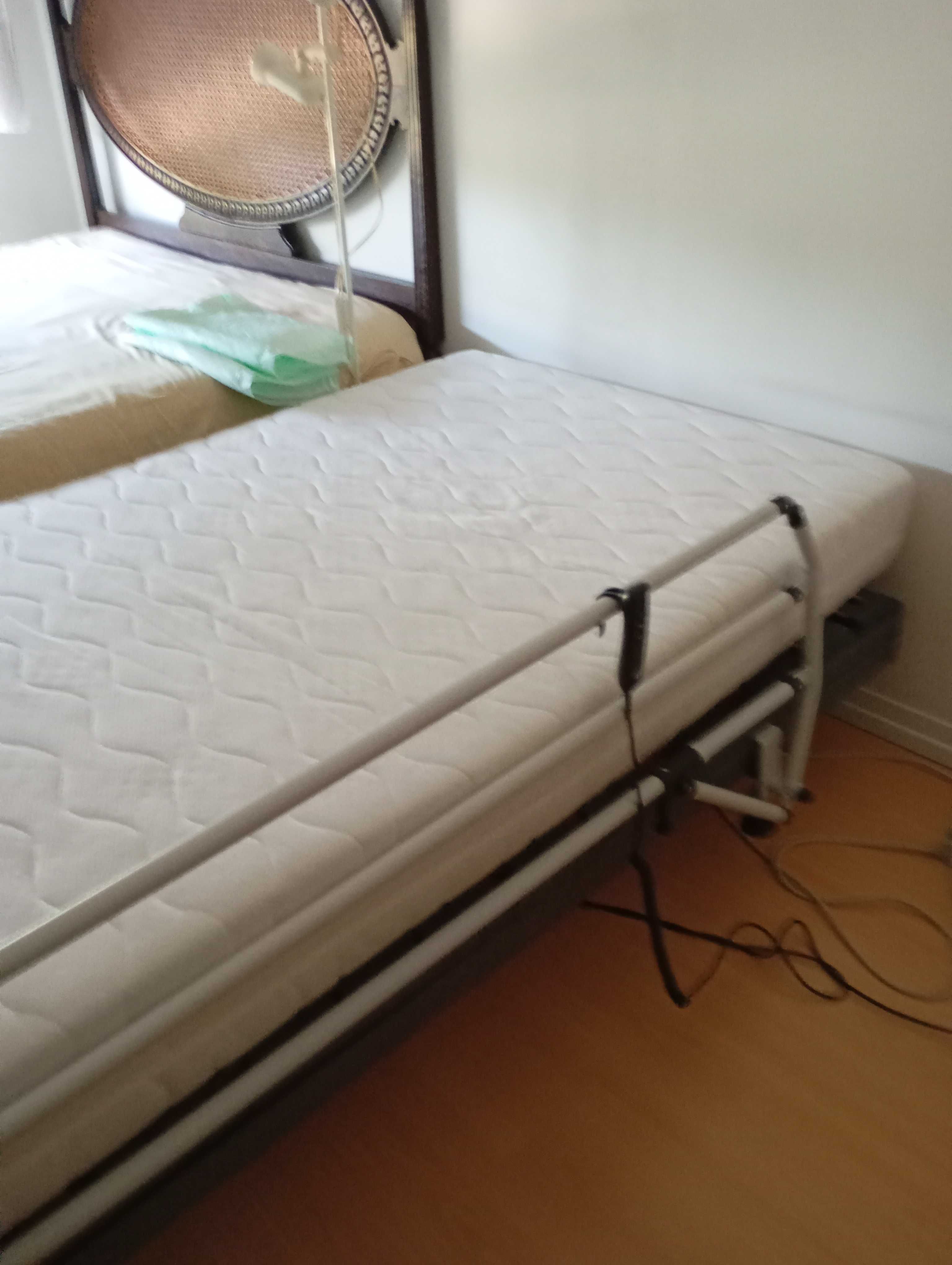 Cama Articulada eléctrica com comando + colchão ( bom estado )