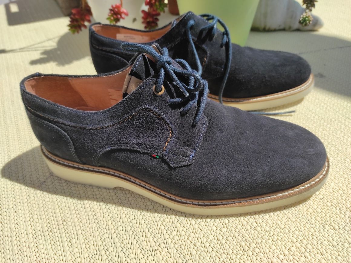 Sapatos de homem em pele nº39 semi novos