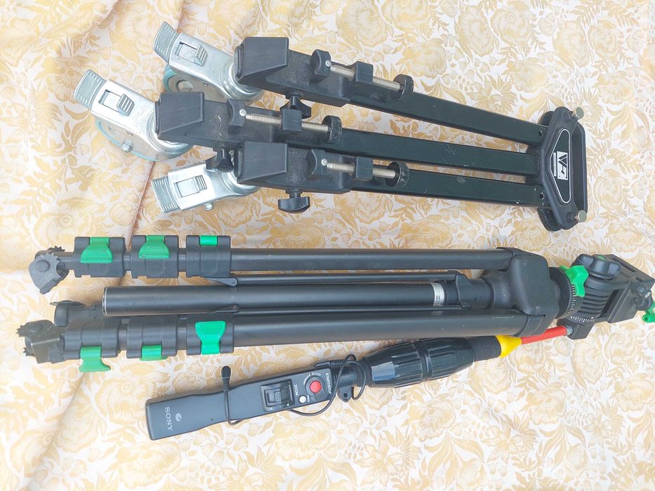 statyw z wózkiem oraz stabilizatorem do kamery lub aparatu