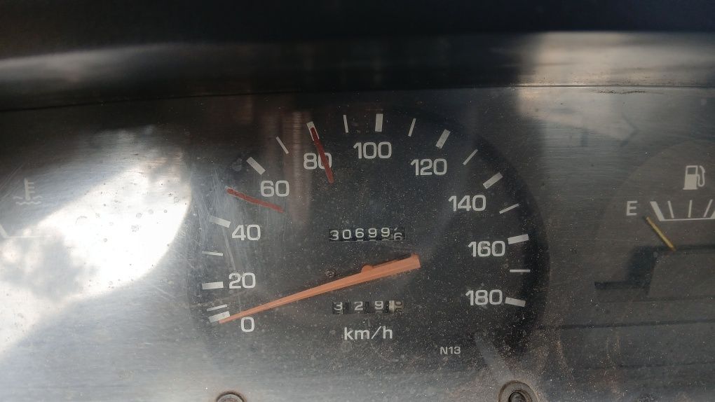 Toyota Hilux 31LN85 
ano 95 e a cilindrada é de 2. 500 em bom es