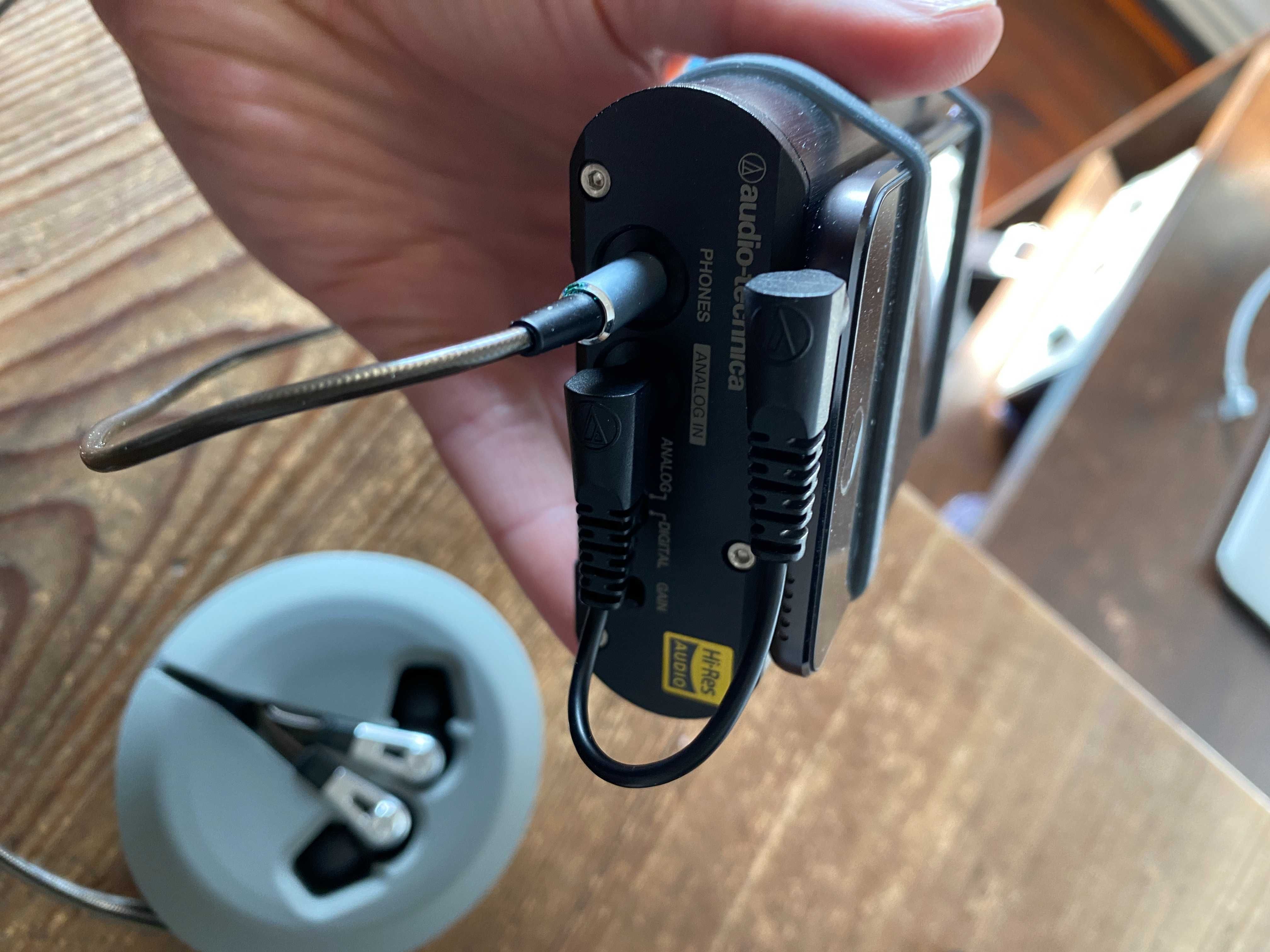 BLACK WEEK / Audio-Technica AT-PHA100 + Denon AH-C821