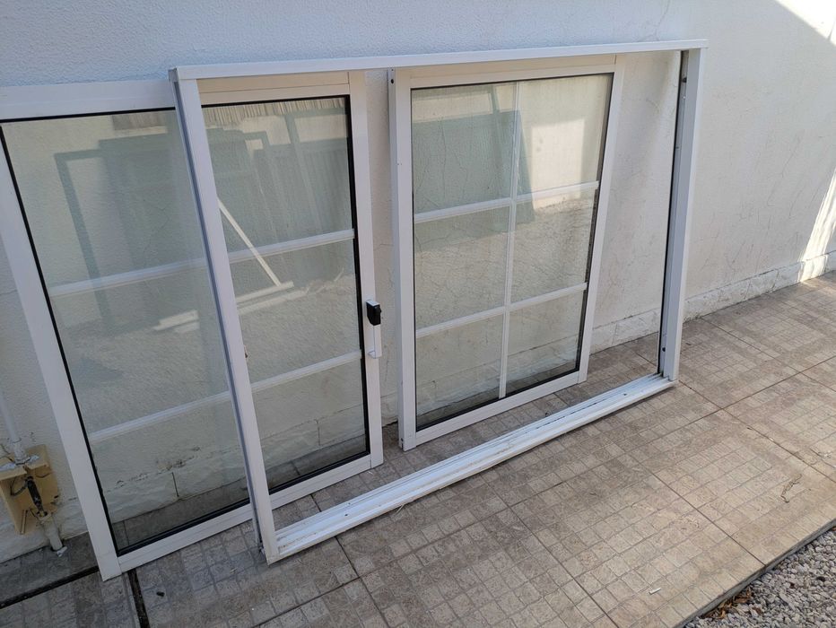 Janela em alumínio com aro