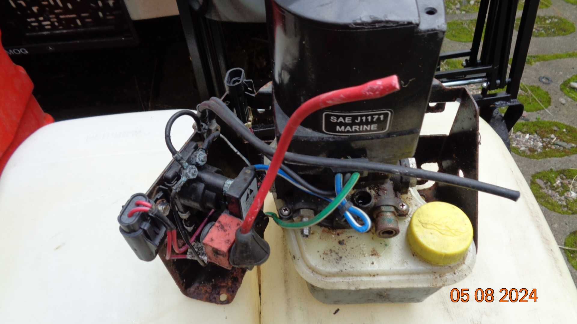 Silnik Mercruiser 3,0 typ LX  alternator  części