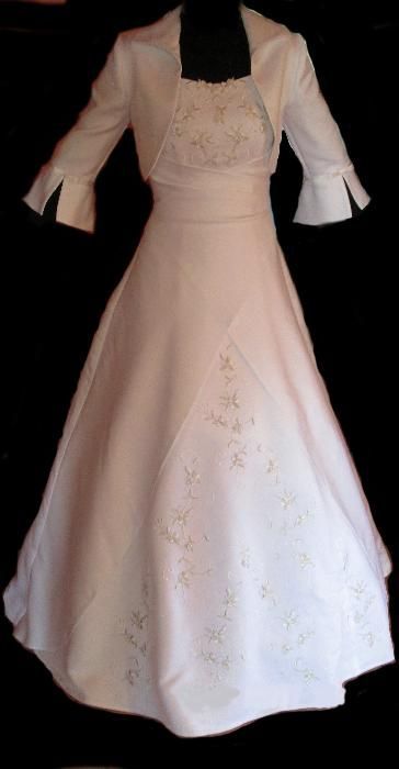 suknia ślubna biała z haftem 36
