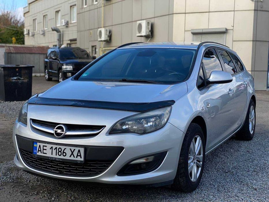 Продам Opel Astra 2015 1.6 Дизель , обслужена.