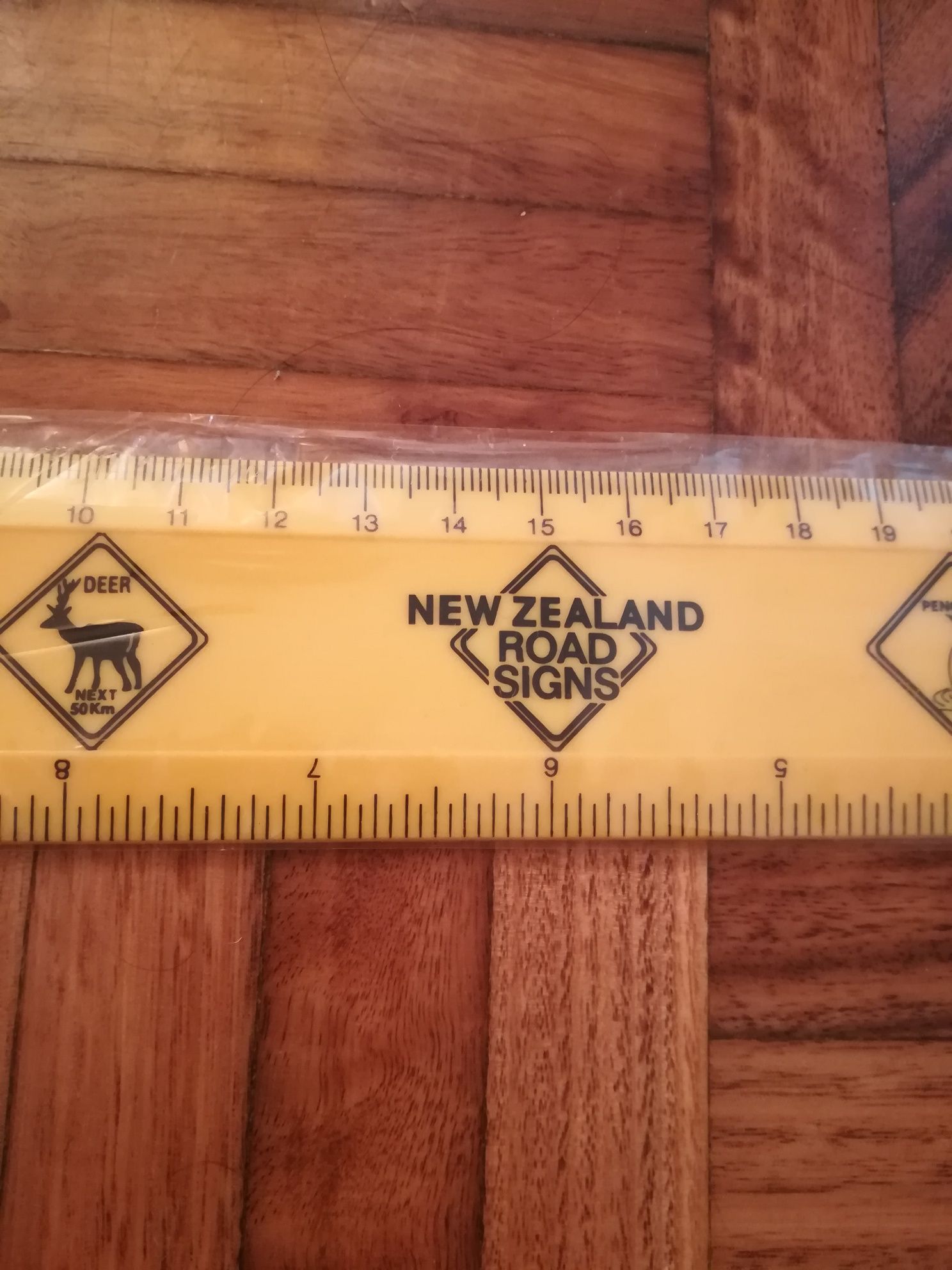 Régua amarela New Zealand Road signs