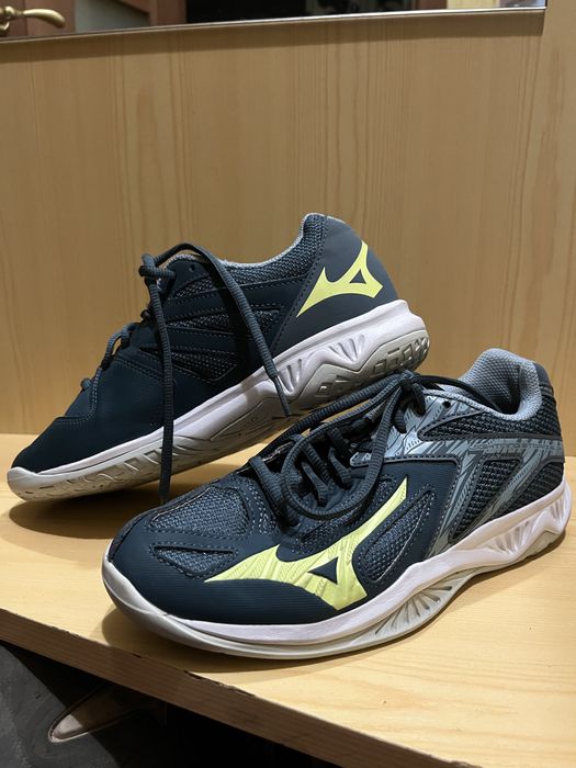 Волейбольные кроссовки mizuno