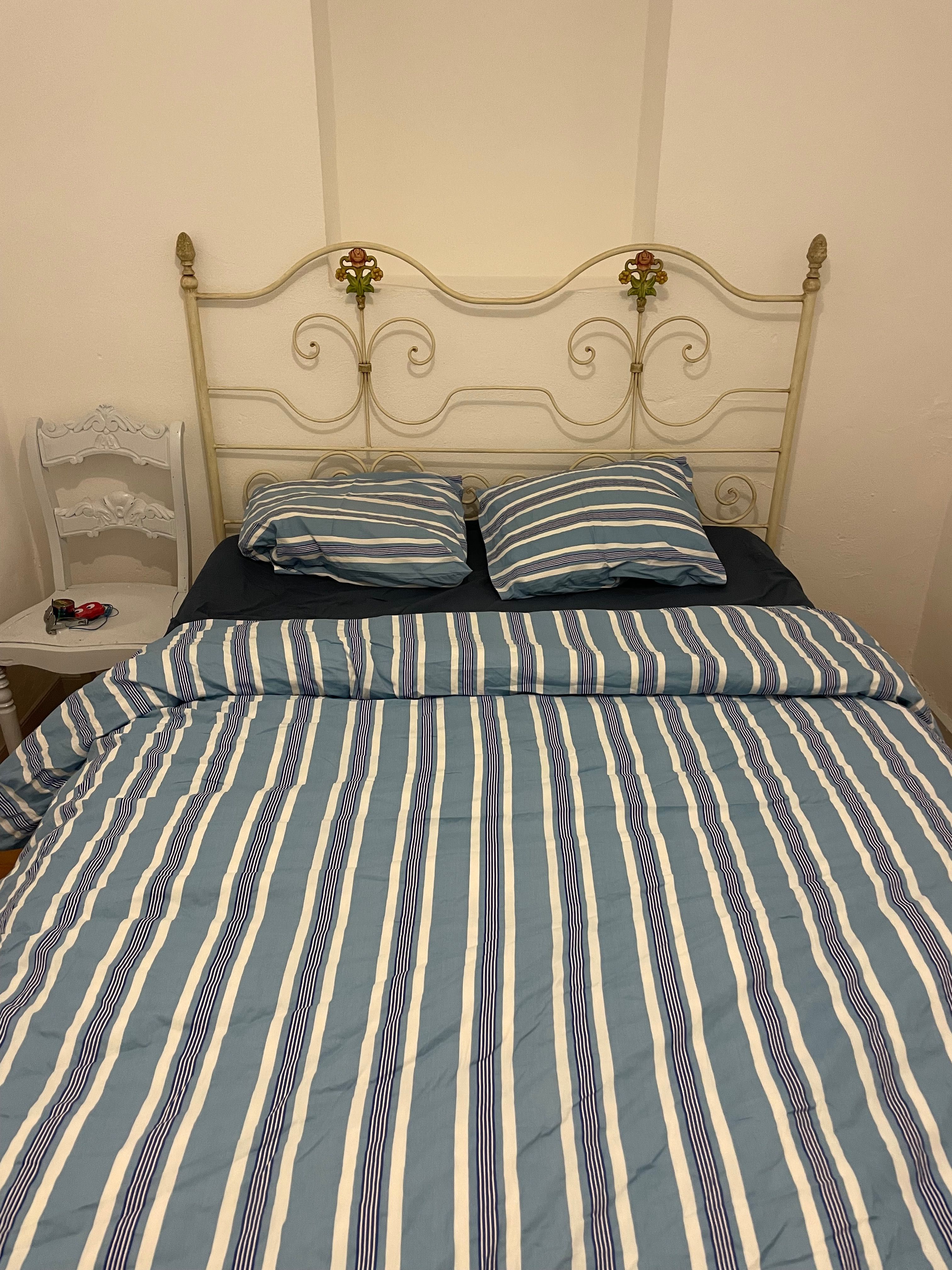 Cama de casal em ferro