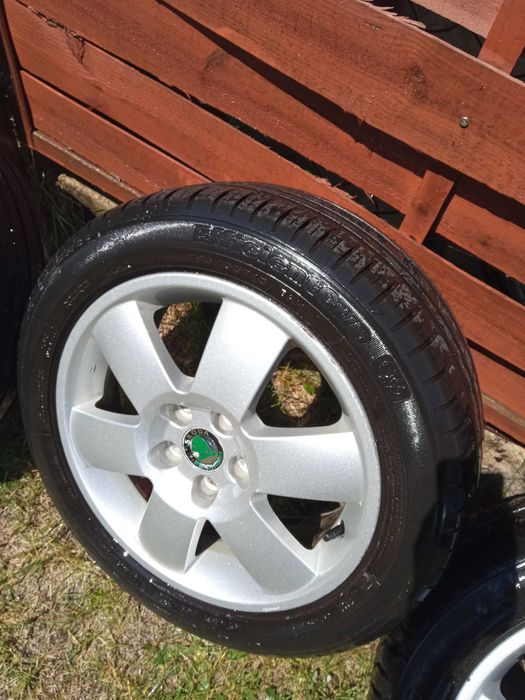 Alufelgi rozmiar 15 felgi aluminiowe Skoda opony 185/55 R15 goodyear