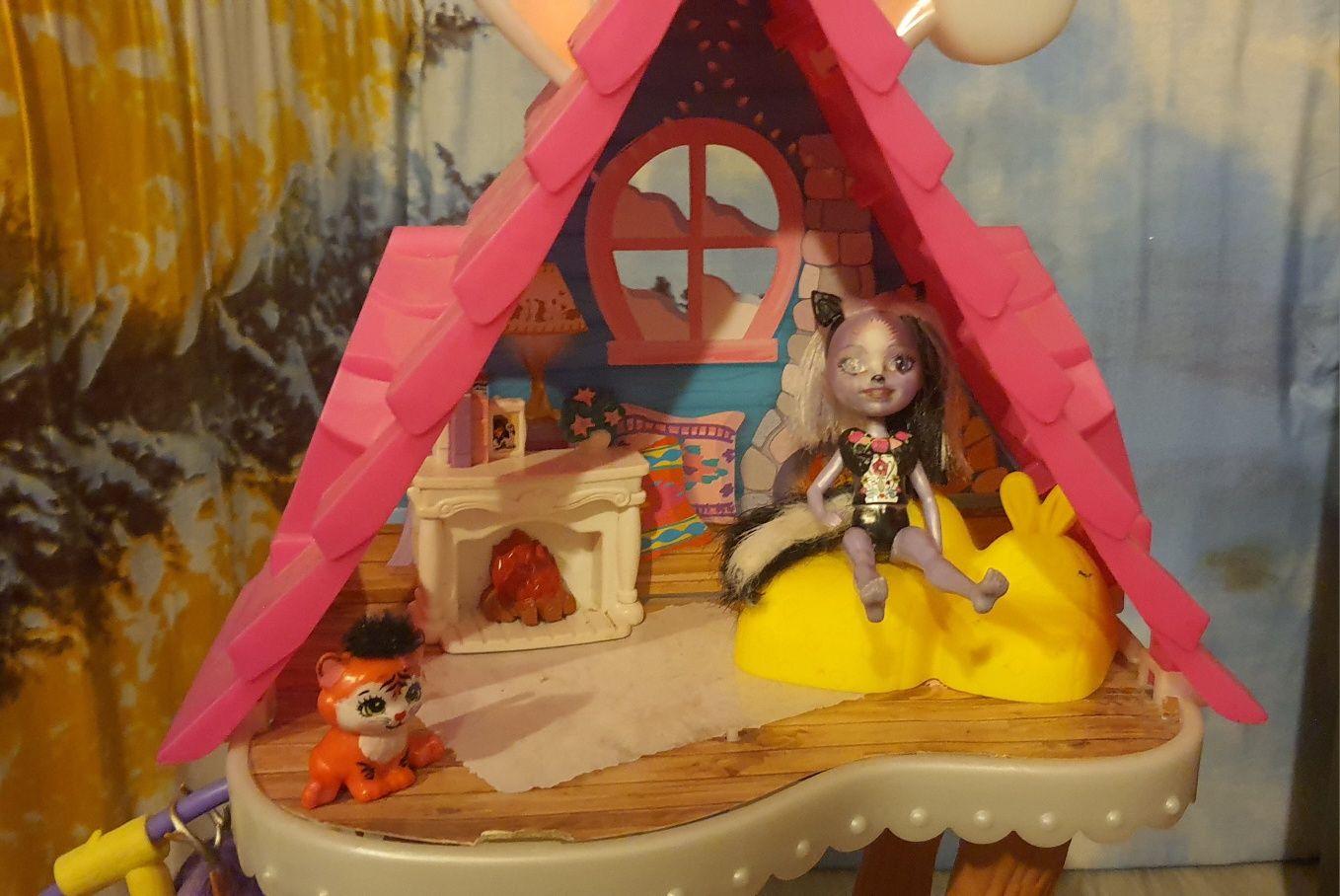 Domek dla lalek Enchantimals plus lalki