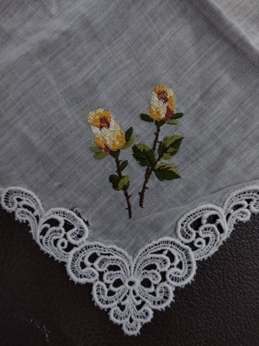 Вінтажна батистова носова хустка