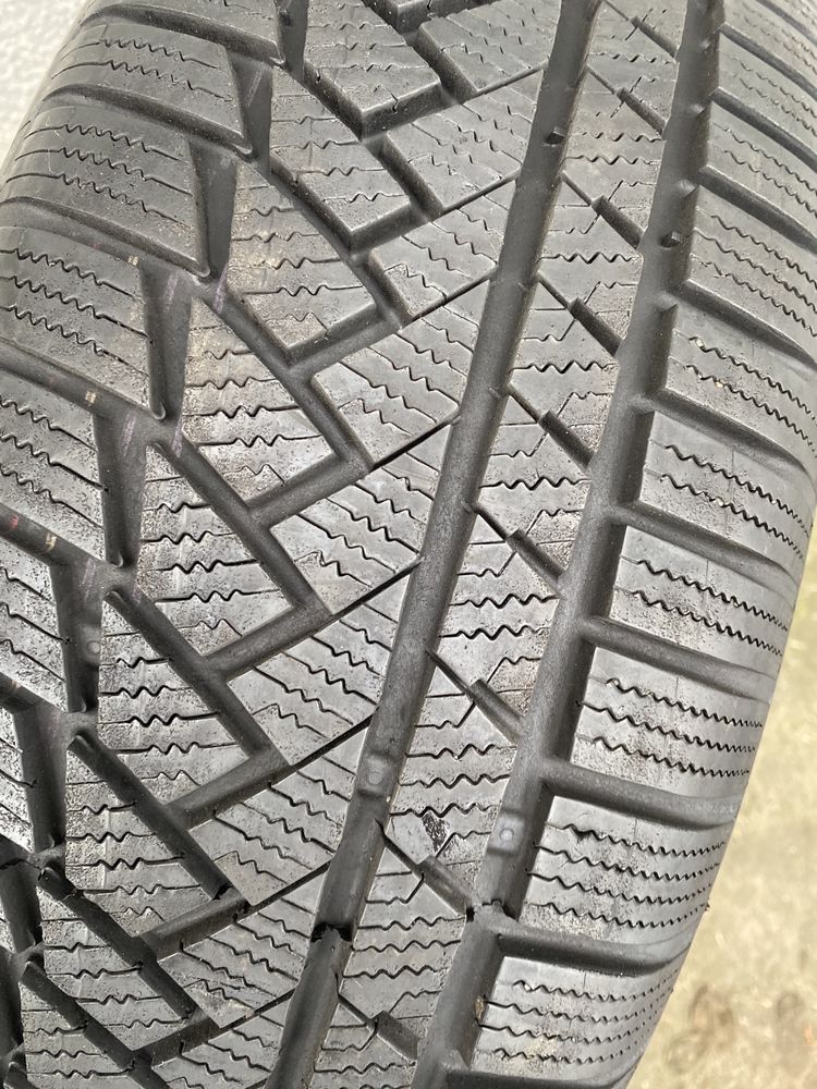 Opona 215/60r17 Continental Winter Contact TS 850P